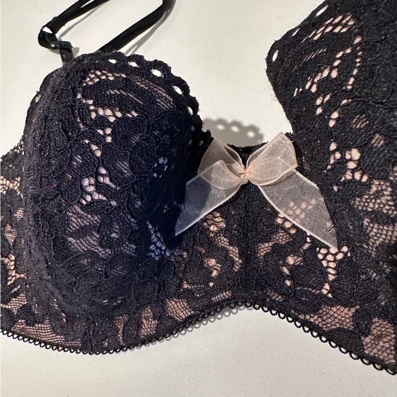 B Tempt’d Black Lace Bra - Picture 4 of 10